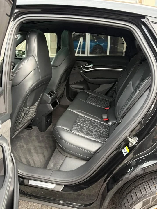 2022 Audi e-tron - Image 8 of 8