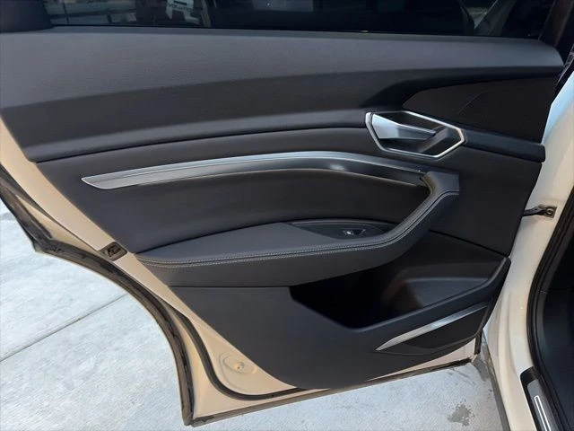 2022 Audi e-tron - Image 14 of 21