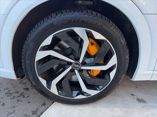 2022 Audi e-tron - Image 10 of 21