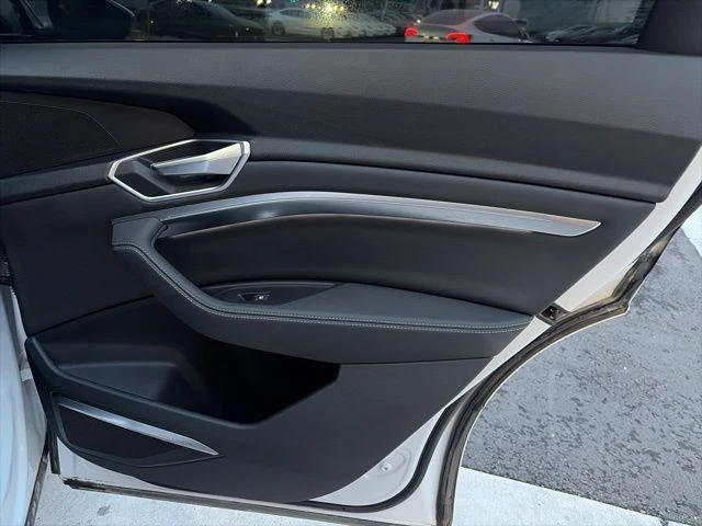 2022 Audi e-tron - Image 18 of 21