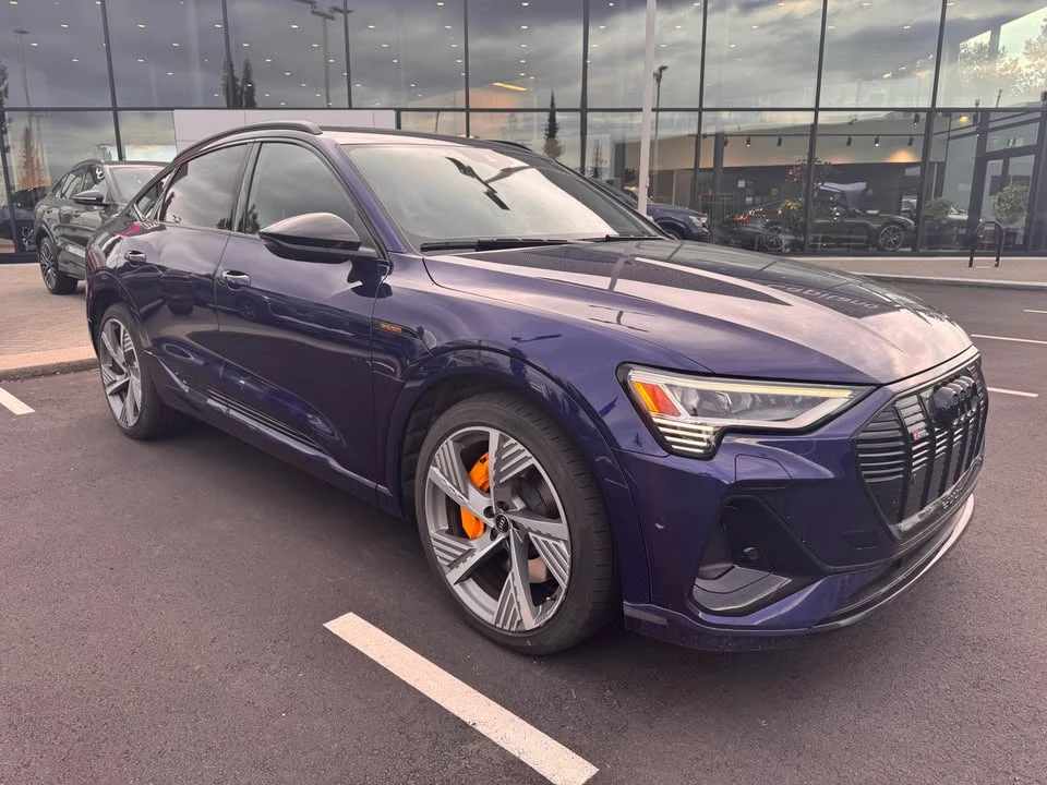 2022 Audi e-tron - Image 2 of 12