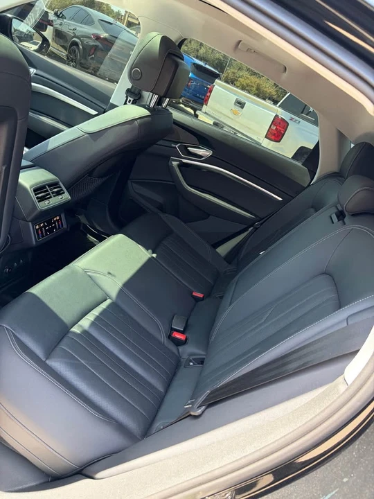 2022 Audi e-tron - Image 7 of 11