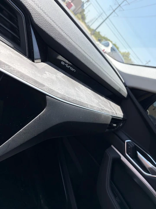 2022 Audi e-tron - Image 5 of 11