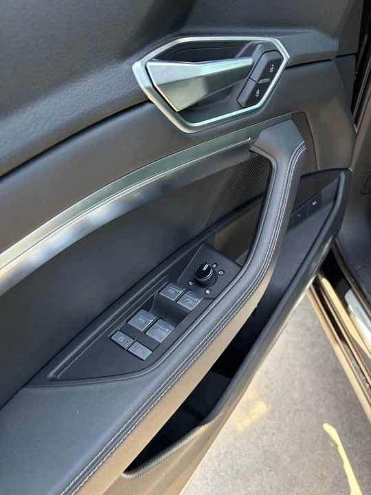 2022 Audi e-tron - Image 2 of 11