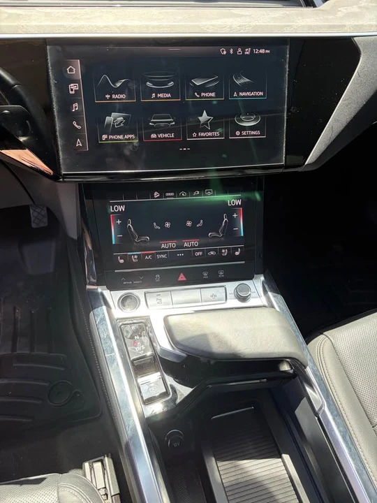 2022 Audi e-tron - Image 4 of 11