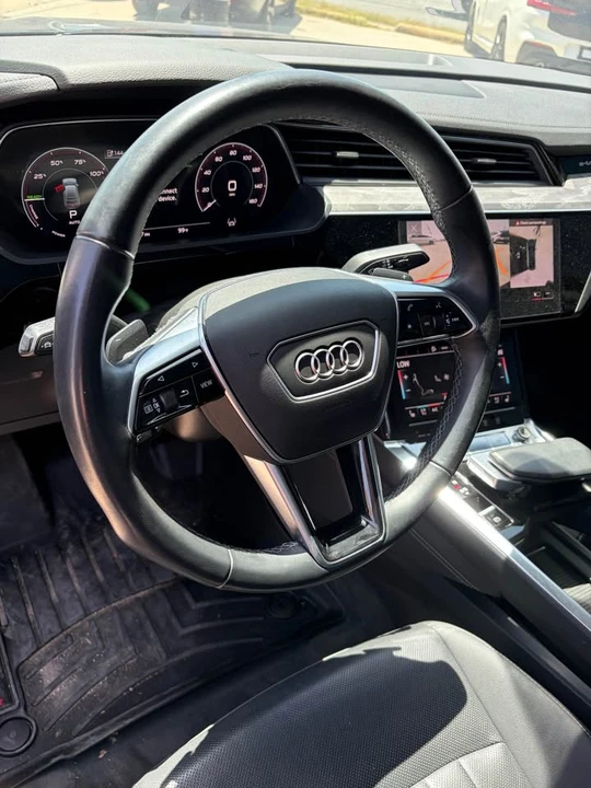 2022 Audi e-tron - Image 6 of 11