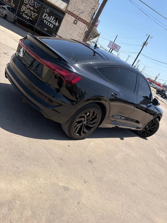 2022 Audi e-tron - Image 10 of 11