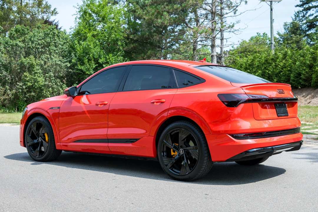 2022 Audi e-tron - Image 7 of 31