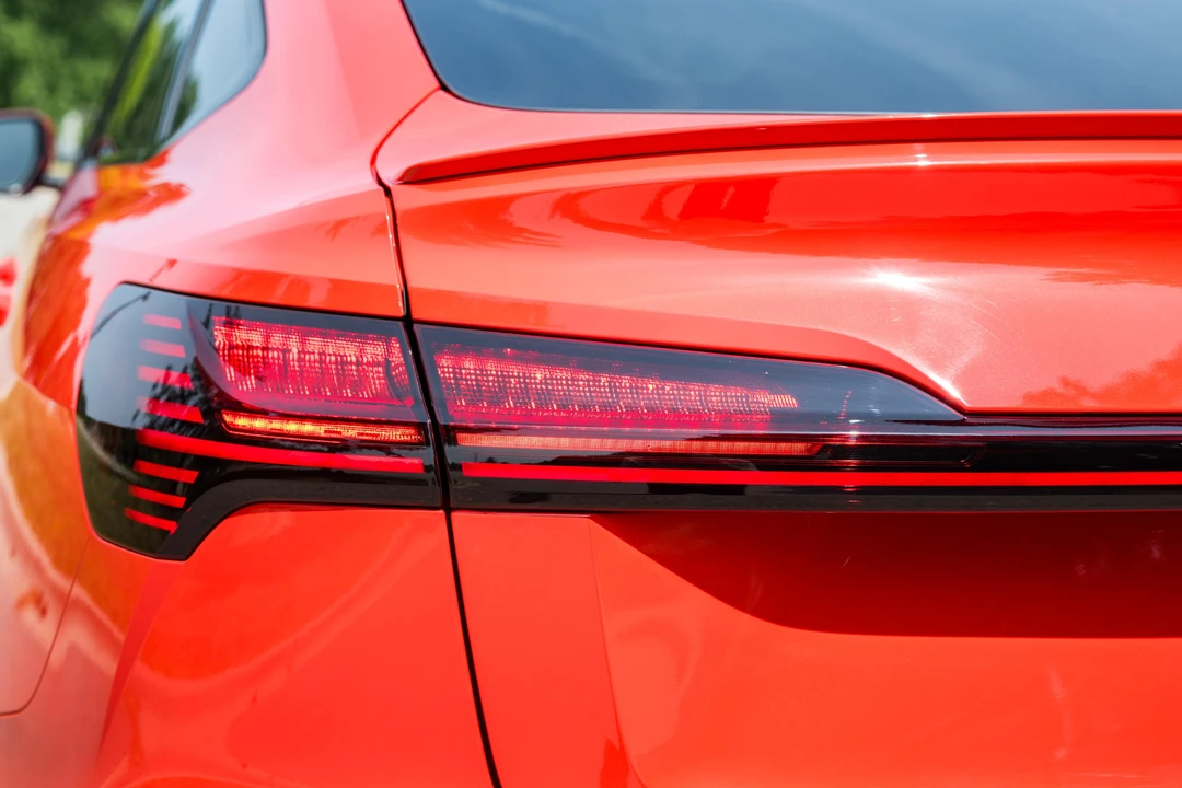 2022 Audi e-tron - Image 17 of 31