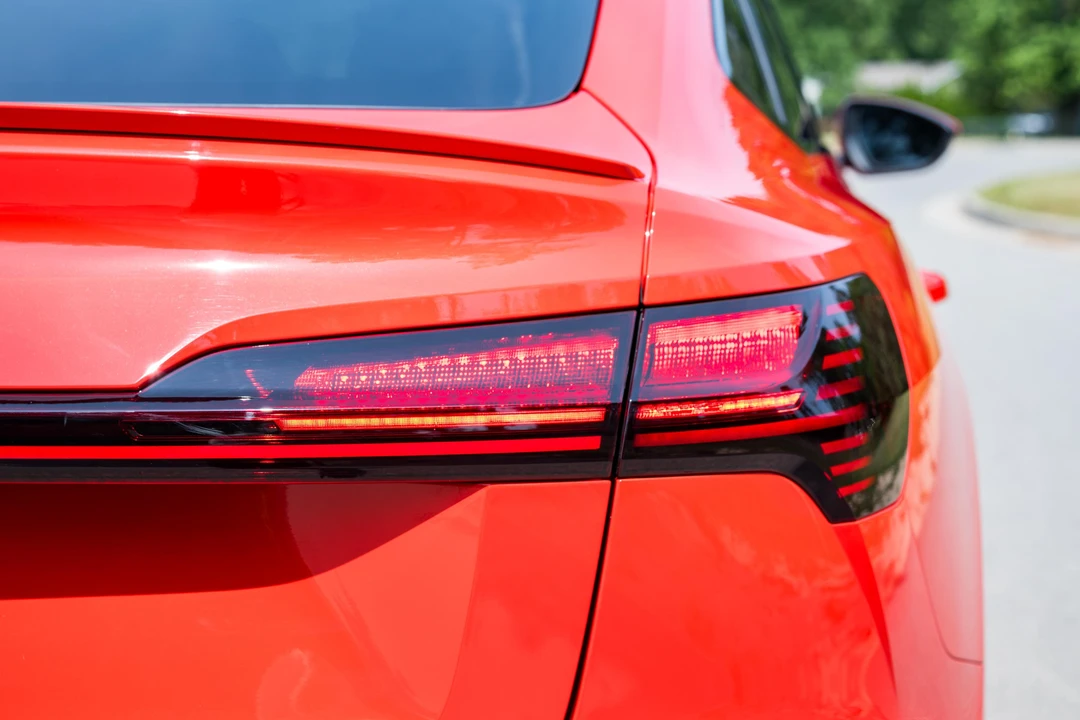 2022 Audi e-tron - Image 18 of 31