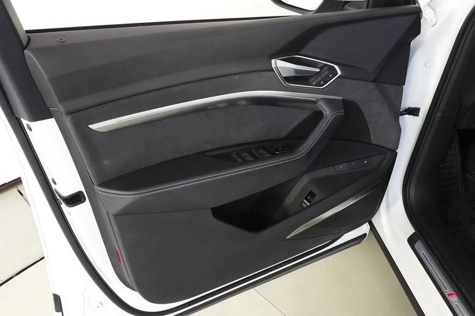 2022 Audi e-tron - Image 9 of 20