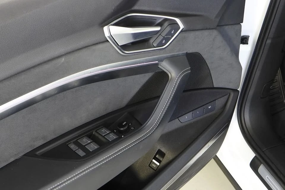 2022 Audi e-tron - Image 11 of 20