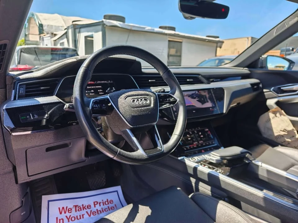2022 Audi e-tron - Image 10 of 13