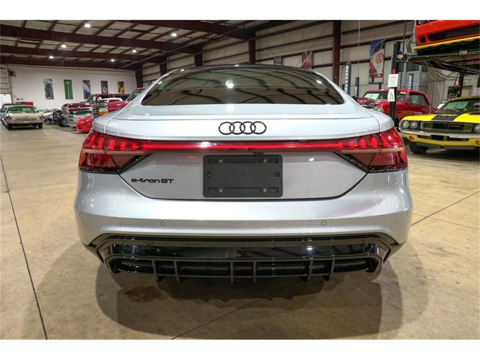 2022 Audi e-tron - Image 7 of 31
