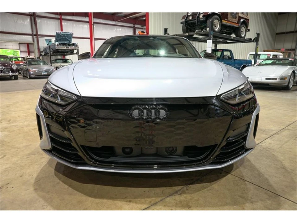 2022 Audi e-tron - Image 13 of 31