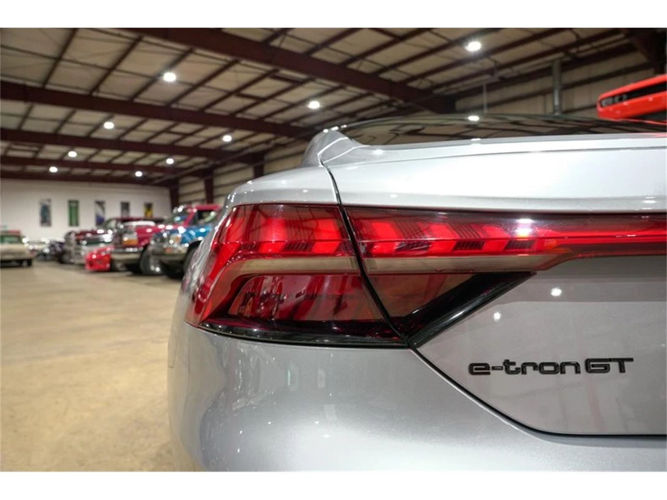 2022 Audi e-tron - Image 28 of 31