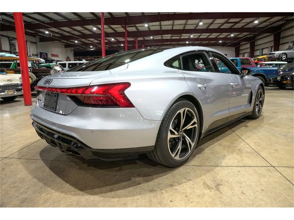 2022 Audi e-tron - Image 8 of 31