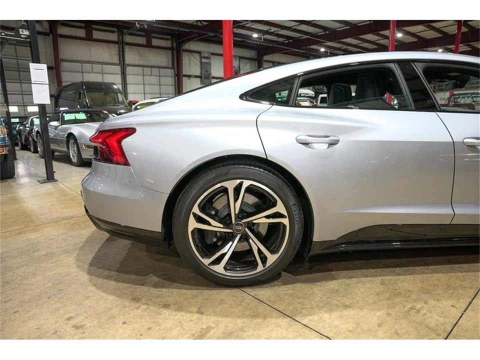 2022 Audi e-tron - Image 9 of 31