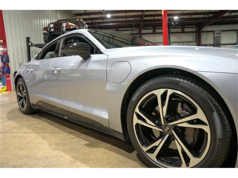 2022 Audi e-tron - Image 24 of 31