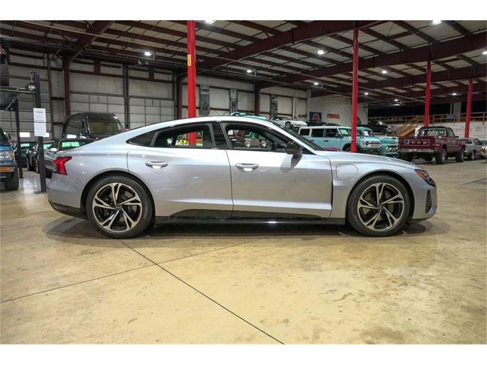 2022 Audi e-tron - Image 10 of 31