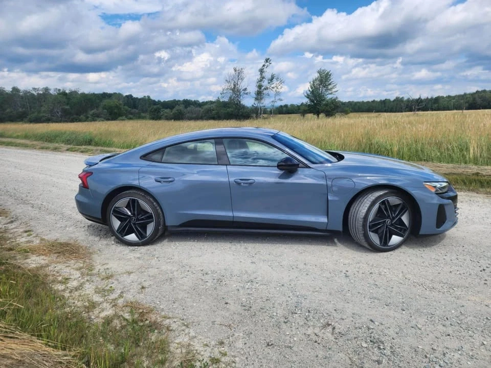 2022 Audi e-tron GT - Image 5 of 8