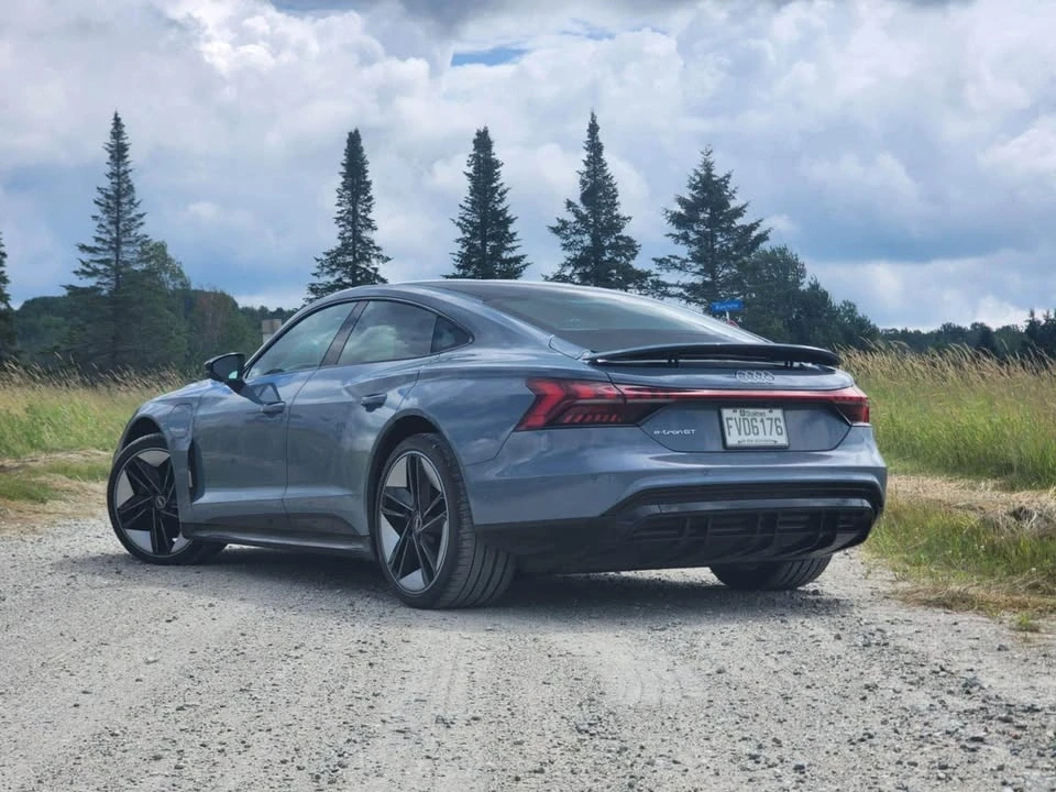 2022 Audi e-tron GT - Image 2 of 8