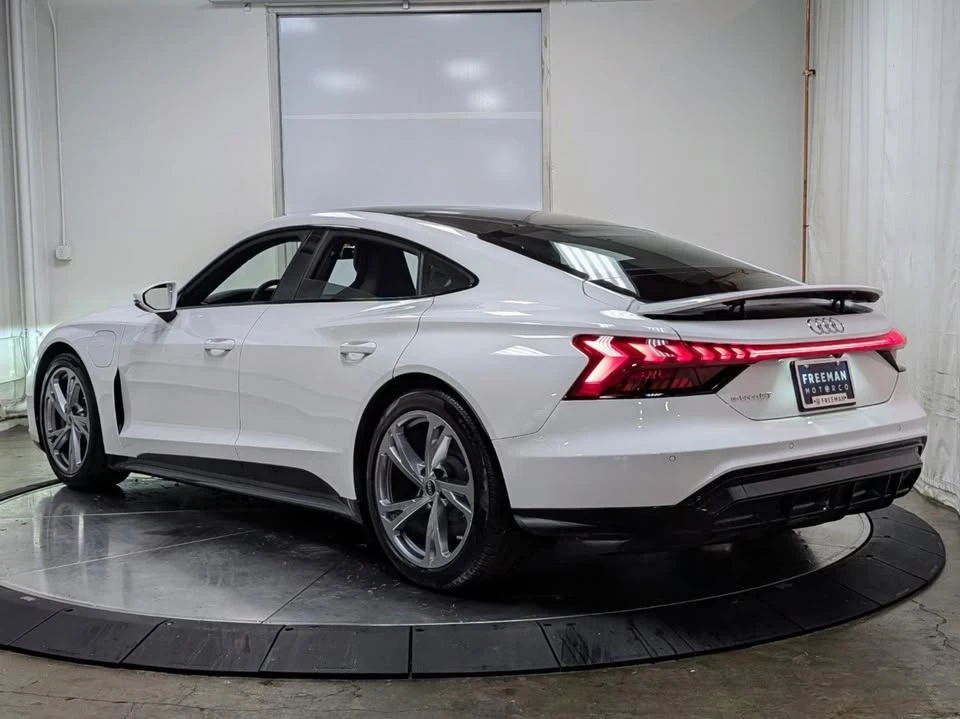 2022 Audi e-tron GT - Image 7 of 20