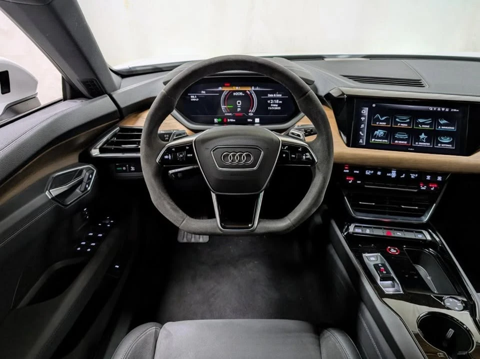 2022 Audi e-tron GT - Image 2 of 20