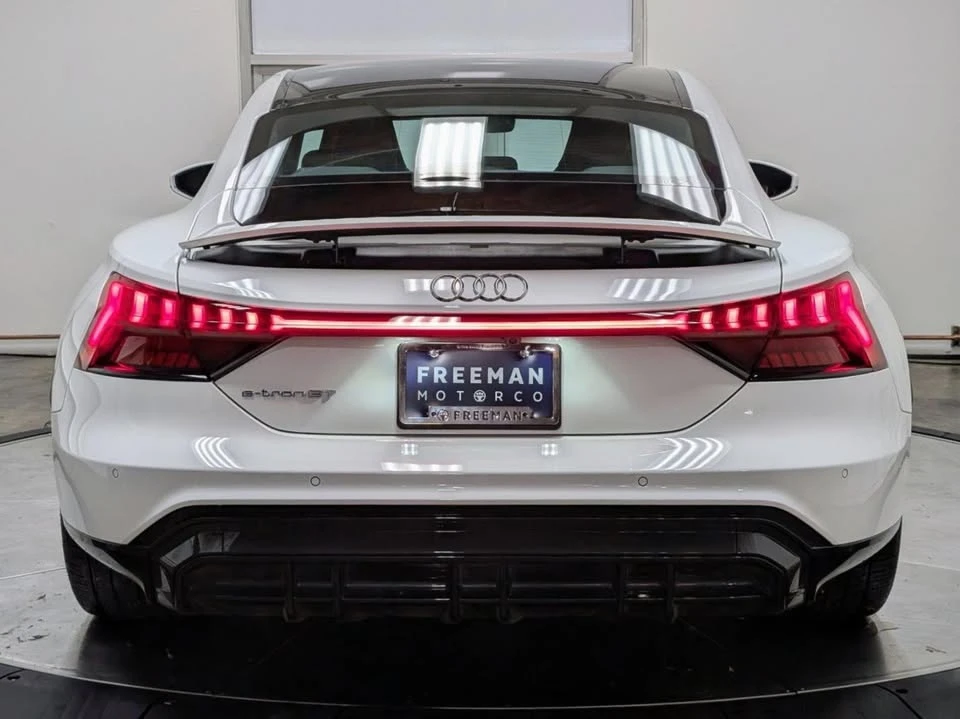 2022 Audi e-tron GT - Image 8 of 20