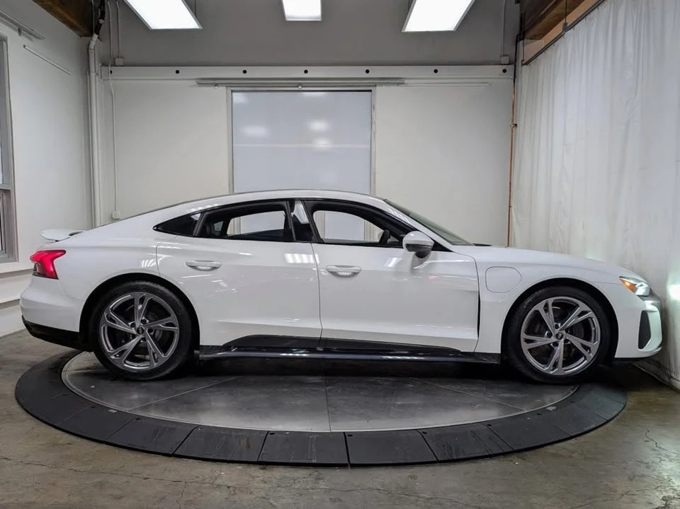 2022 Audi e-tron GT - Image 10 of 20