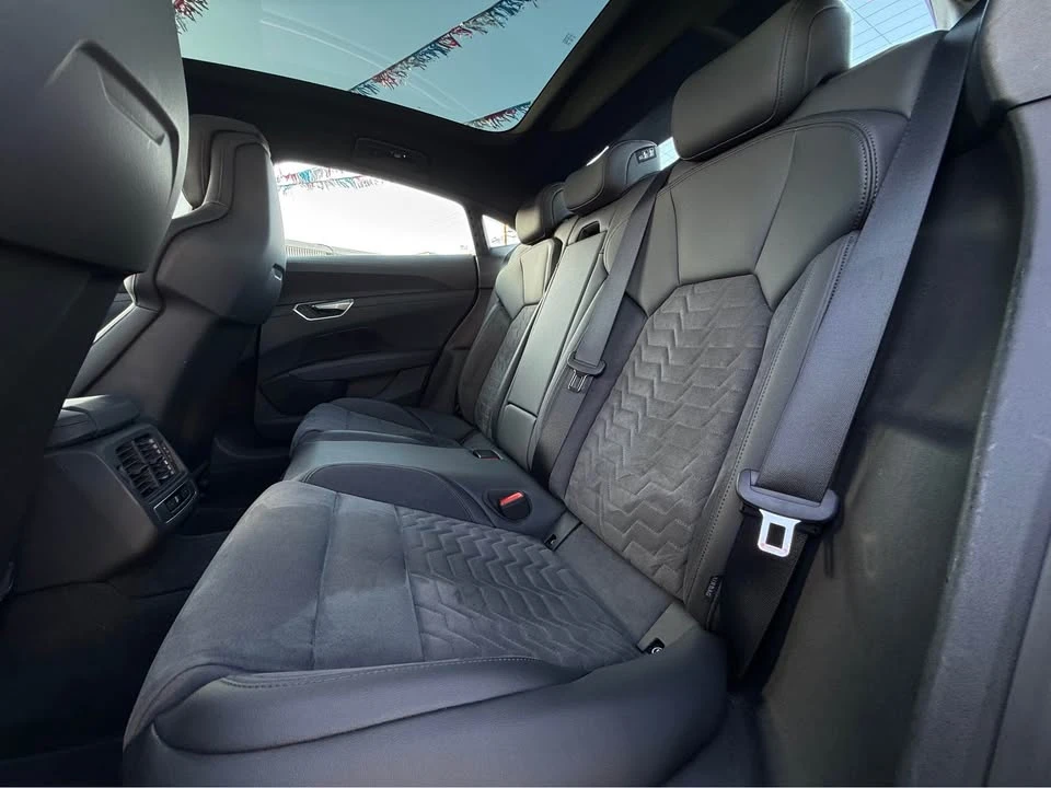 2022 Audi e-tron GT - Image 16 of 19