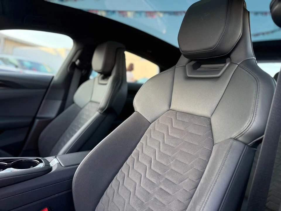 2022 Audi e-tron GT - Image 12 of 19