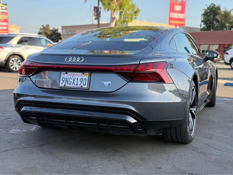 2022 Audi e-tron GT - Image 4 of 19