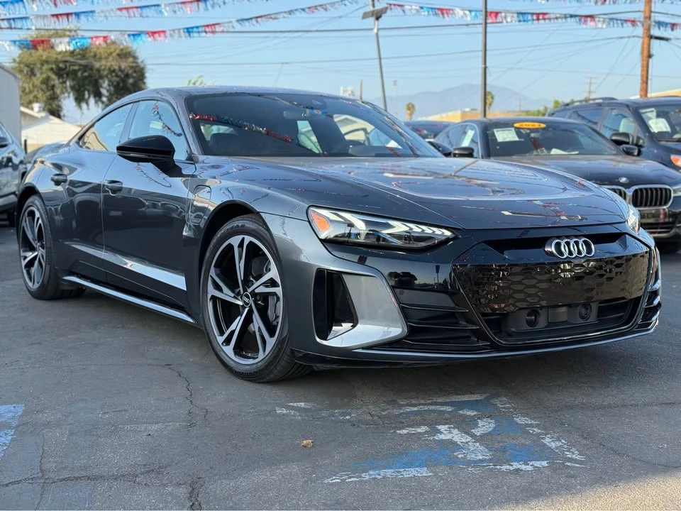 2022 Audi e-tron GT - Image 2 of 19