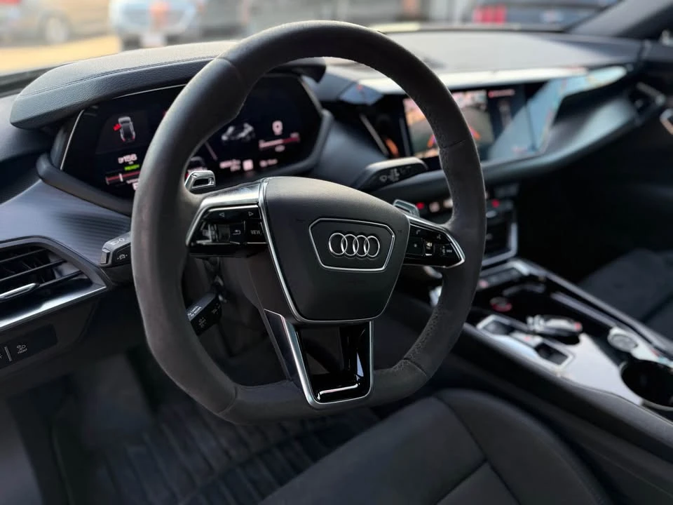 2022 Audi e-tron GT - Image 11 of 19