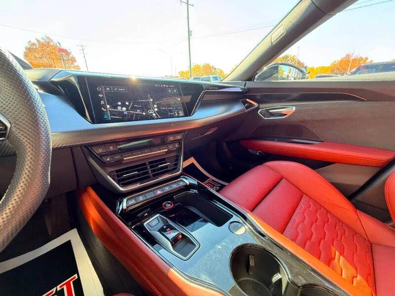 2022 Audi e-tron GT - Image 10 of 13