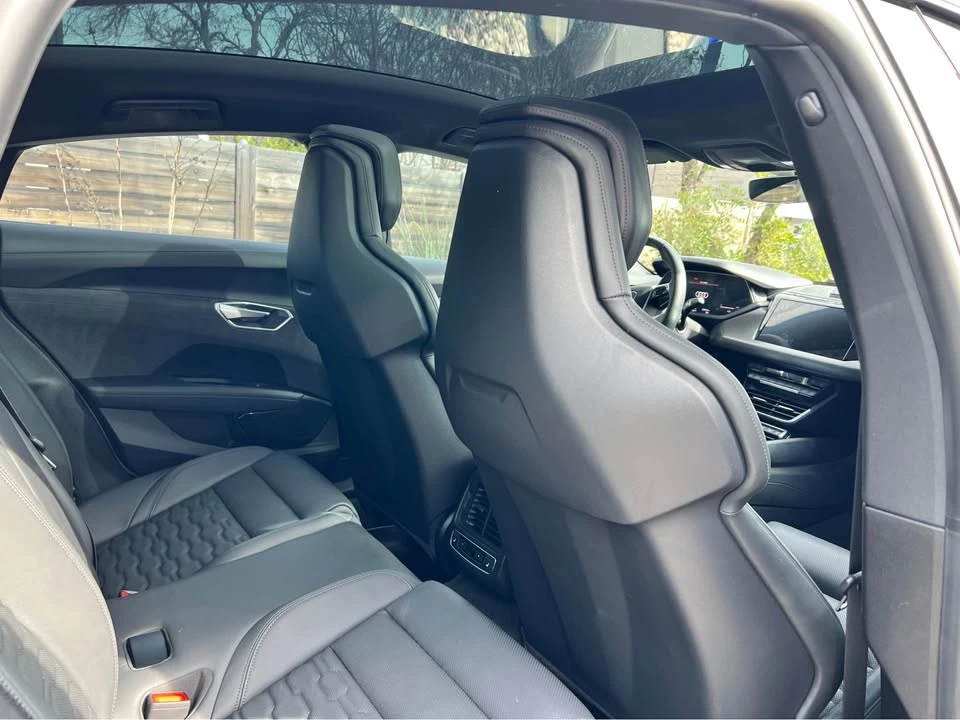 2022 Audi e-tron GT - Image 11 of 17
