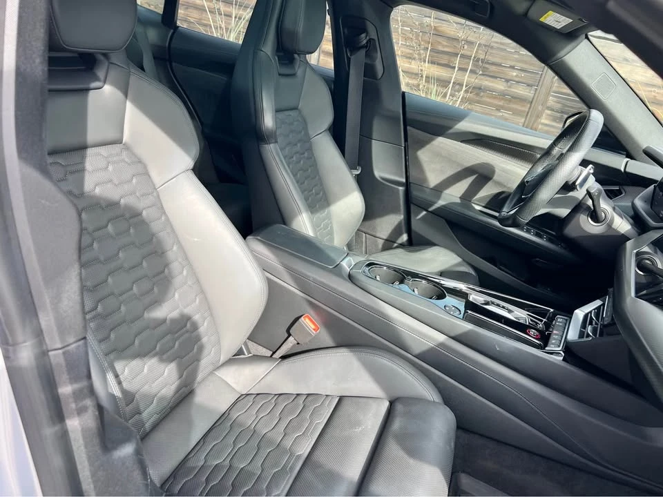 2022 Audi e-tron GT - Image 9 of 17
