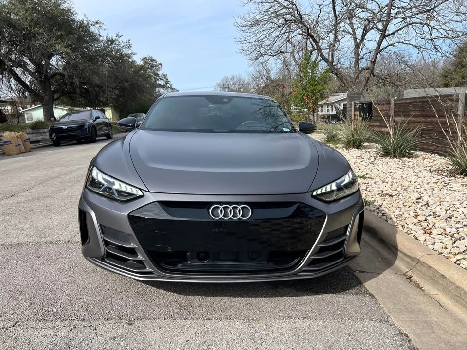 2022 Audi e-tron GT - Image 2 of 17