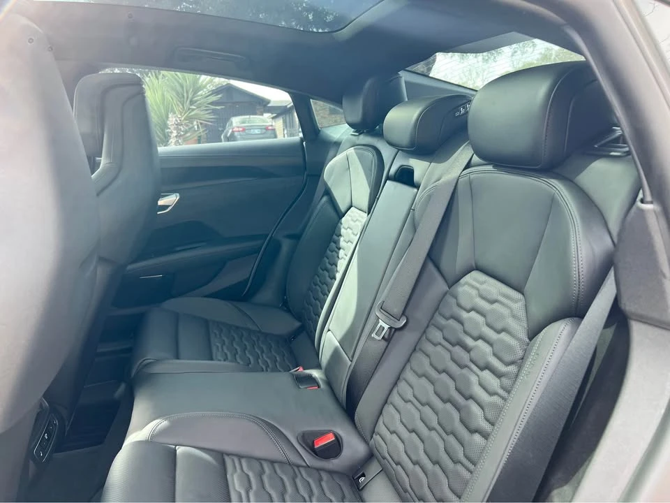 2022 Audi e-tron GT - Image 12 of 17