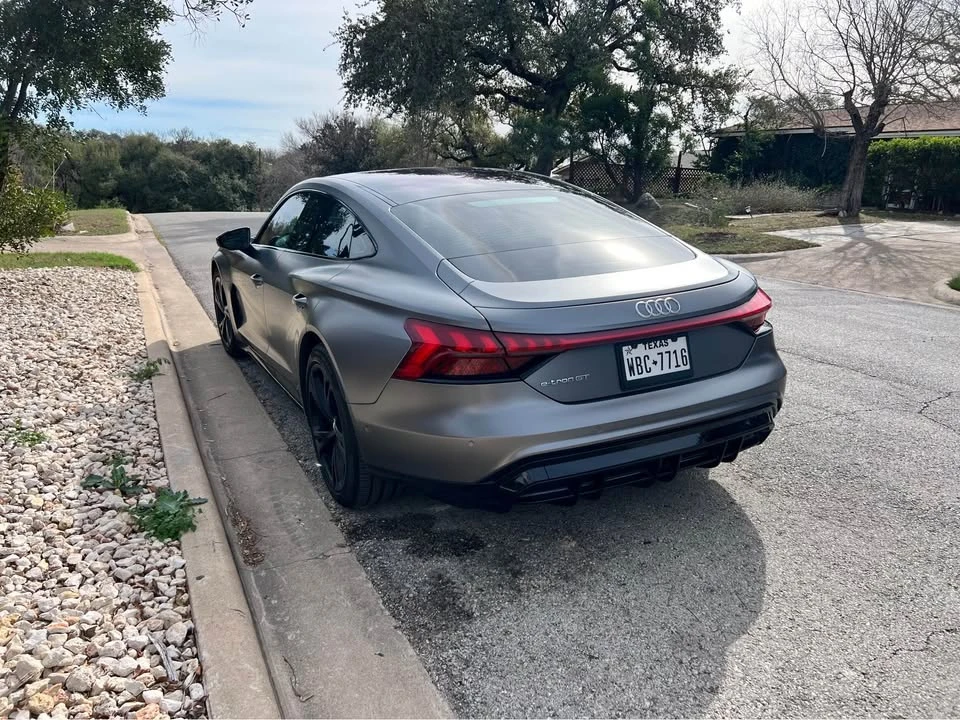 2022 Audi e-tron GT - Image 8 of 17