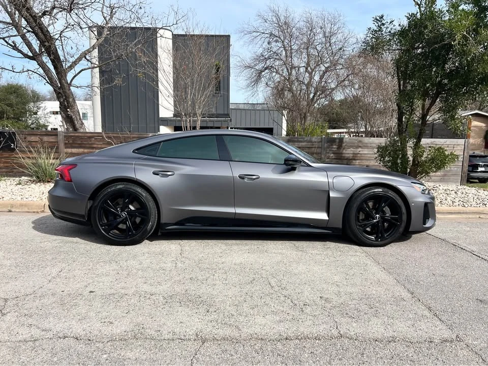 2022 Audi e-tron GT - Image 6 of 17