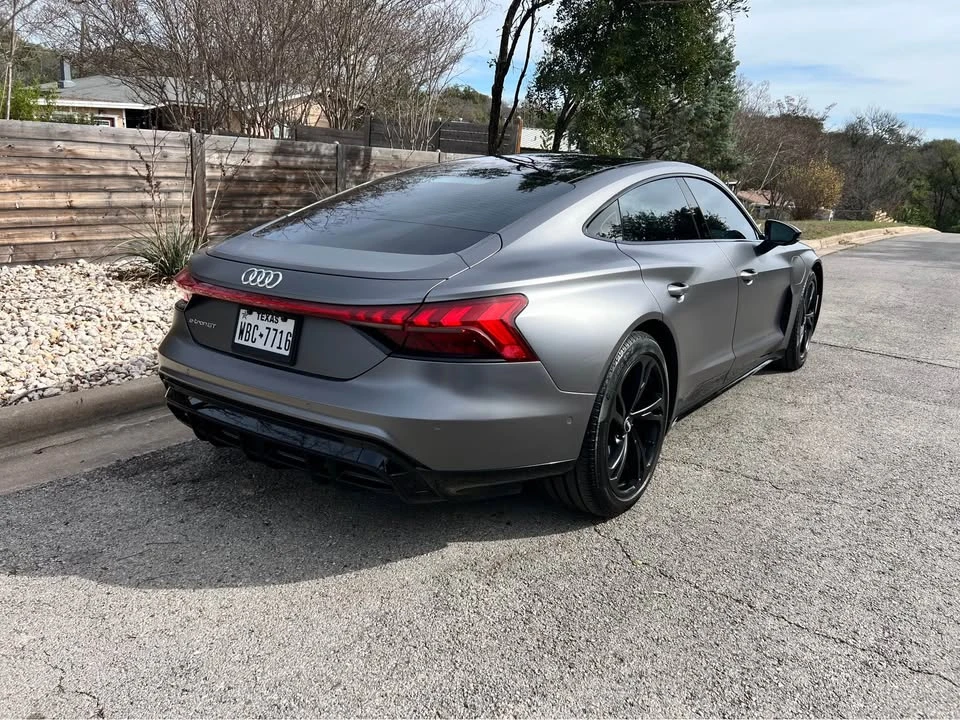 2022 Audi e-tron GT - Image 5 of 17