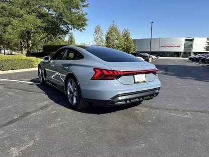 2022 Audi e-tron GT - Image 5 of 14
