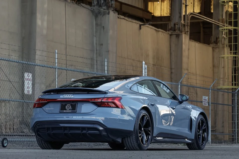 2022 Audi e-tron GT - Image 5 of 13