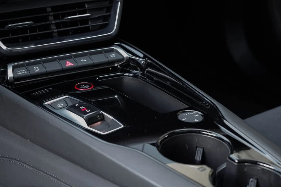 2022 Audi e-tron GT - Image 12 of 13