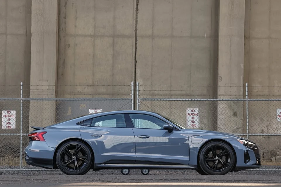 2022 Audi e-tron GT - Image 6 of 13