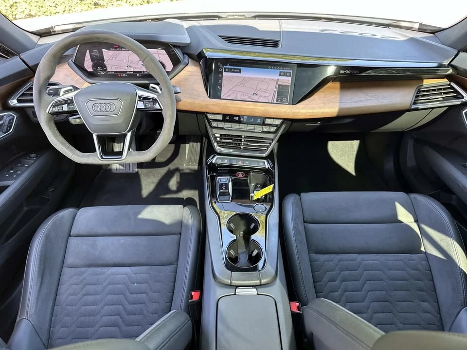 2022 Audi e-tron GT - Image 10 of 10