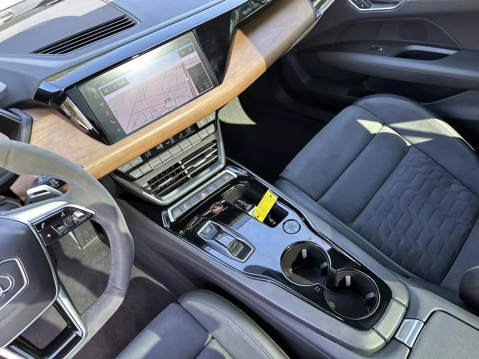 2022 Audi e-tron GT - Image 6 of 10
