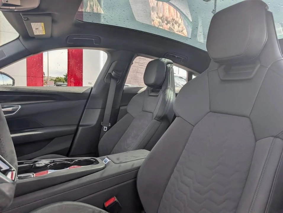 2022 Audi e-tron GT - Image 5 of 7